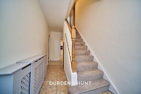 14 Coopers Close, Chigwell, IG7 6EU