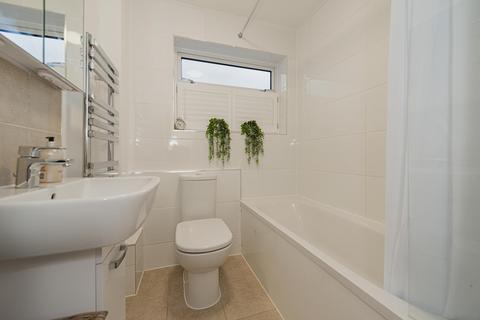 21 Hereford Close, Epsom, KT18 5DZ