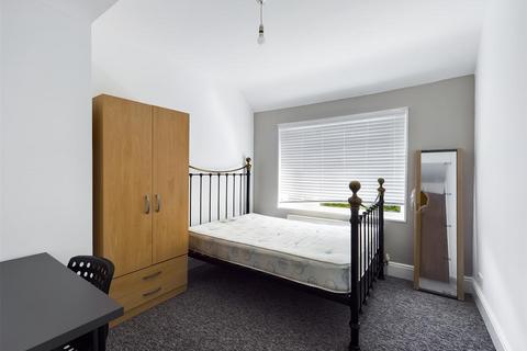 6 bedroom apartment to rent, Mafeking Road, Brighton