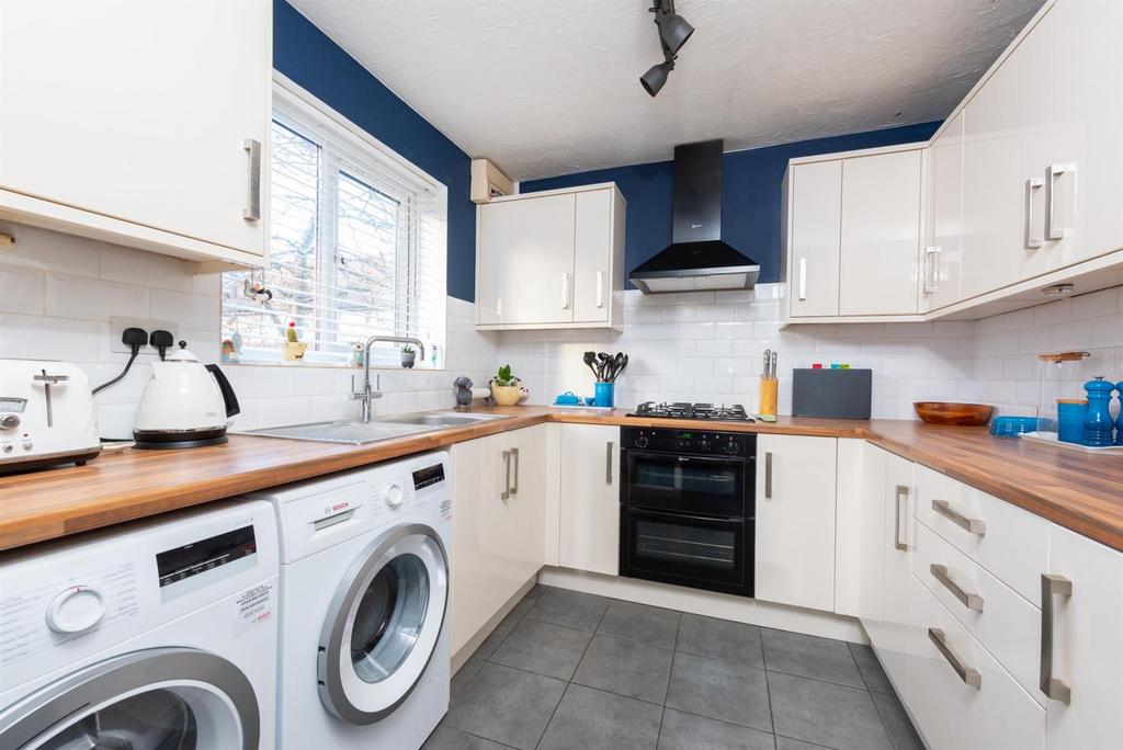 Paterson Close, Basingstoke RG22 2 bed terraced house for sale £299,950