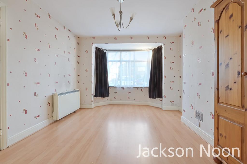 River Way, Ewell Court, KT19 3 bed terraced house for sale £475,000