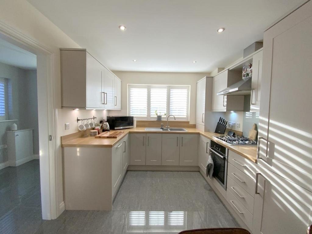 Forest Way, Humberston, Grimsby 3 bed semidetached house £225,000