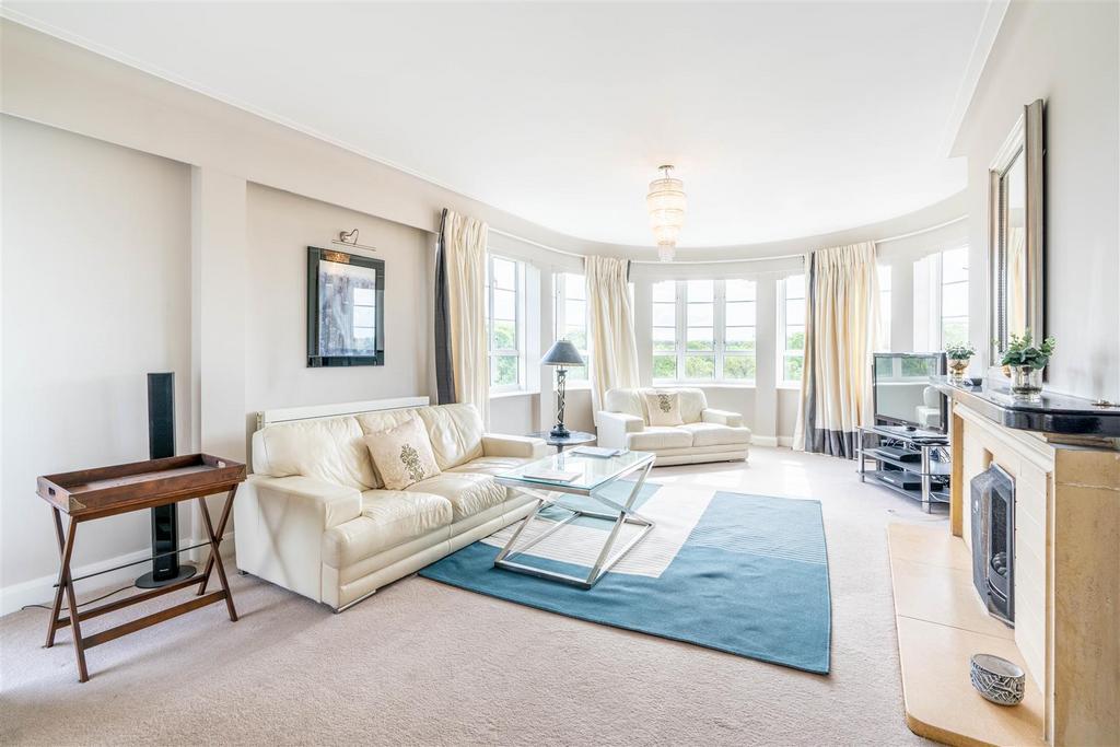 Moor Court, Gosforth, NE3 3 bed apartment £1,800 pcm (£415 pw)