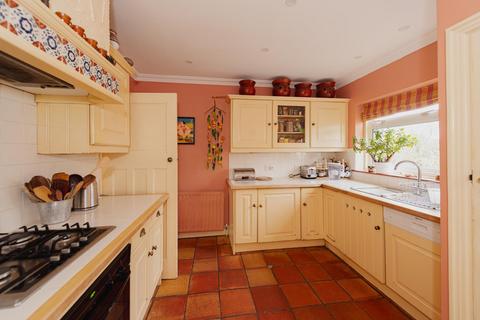 97 Hookfield, Epsom, KT19 8JH