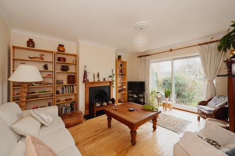 97 Hookfield, Epsom, KT19 8JH