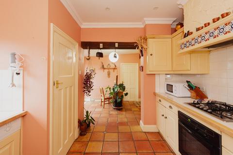 97 Hookfield, Epsom, KT19 8JH