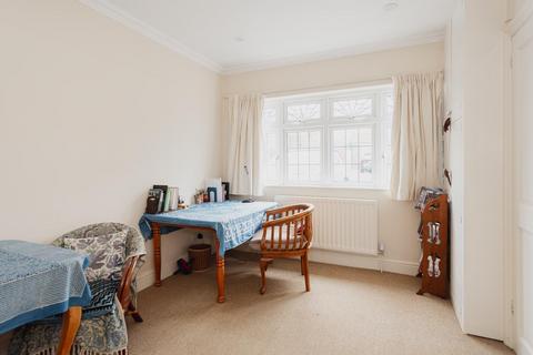 97 Hookfield, Epsom, KT19 8JH