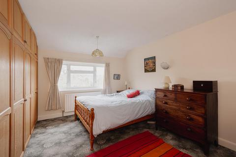 97 Hookfield, Epsom, KT19 8JH