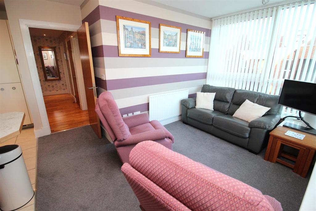 Dolphin Quays, The Quay, Poole 2 bed apartment for sale £265,000