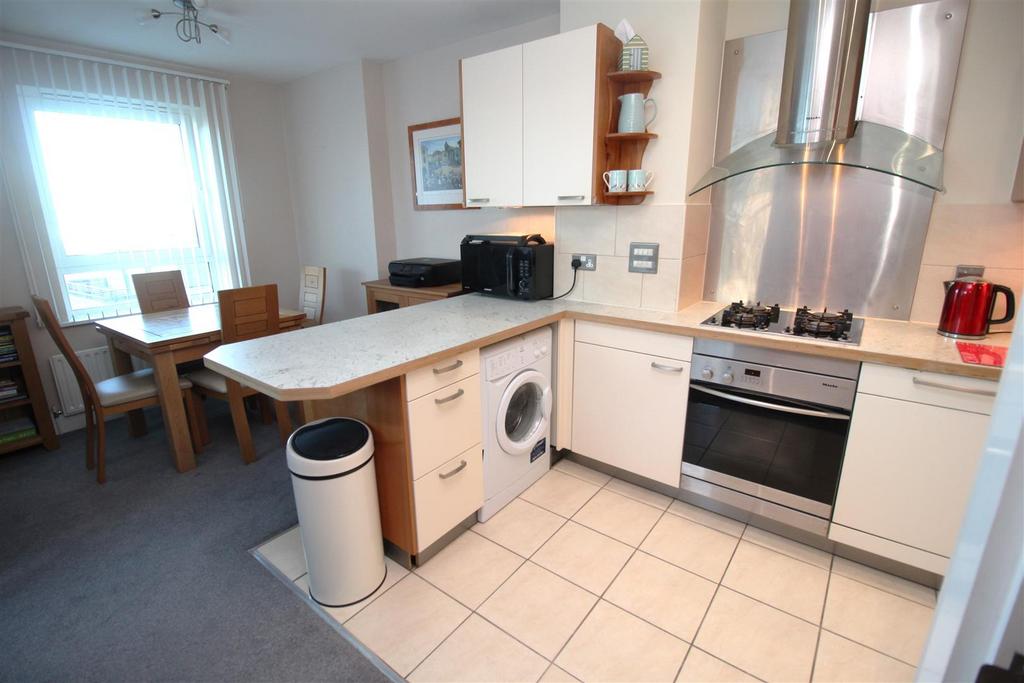 Dolphin Quays, The Quay, Poole 2 bed apartment for sale £265,000