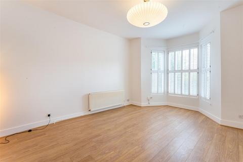2 bedroom flat to rent, Brecknock Road