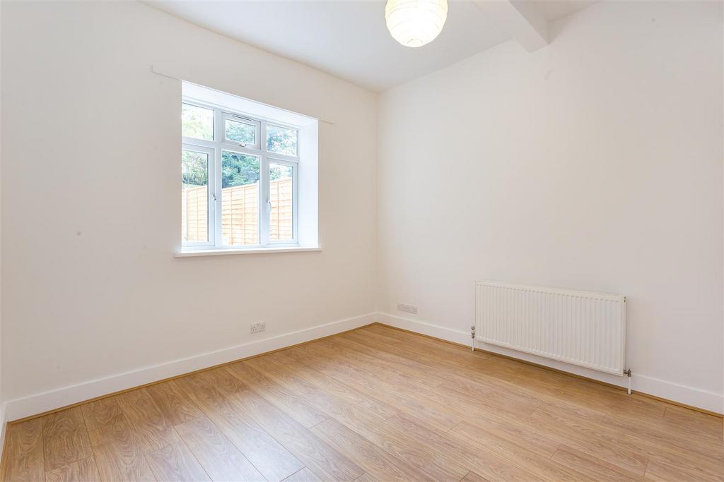 145 Brecknock Rd009.jpg