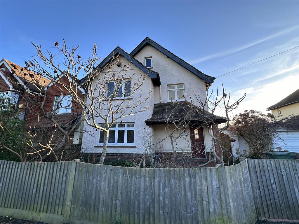 Terminus Avenue, BexhillOnSea 3 bed detached house £1,650 pcm (£381 pw)
