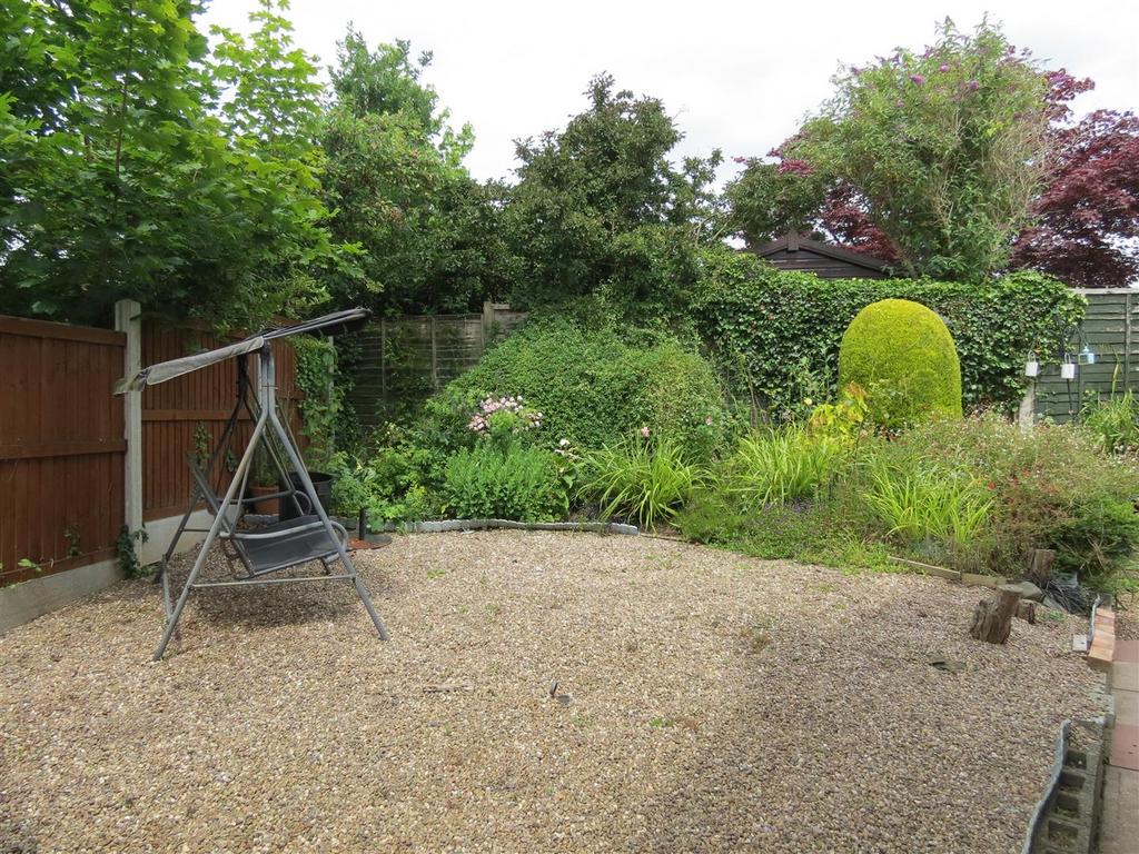 8 Eldon Drive NEW - Side garden.JPG