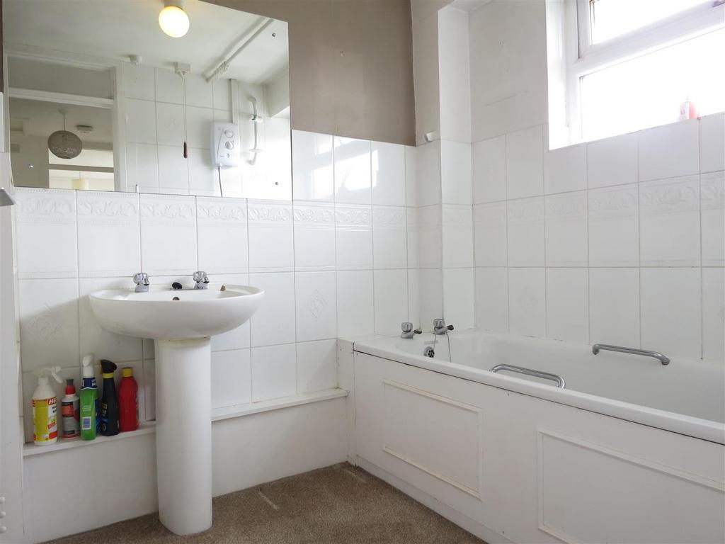 8 Eldon Drive - Bathroom.JPG