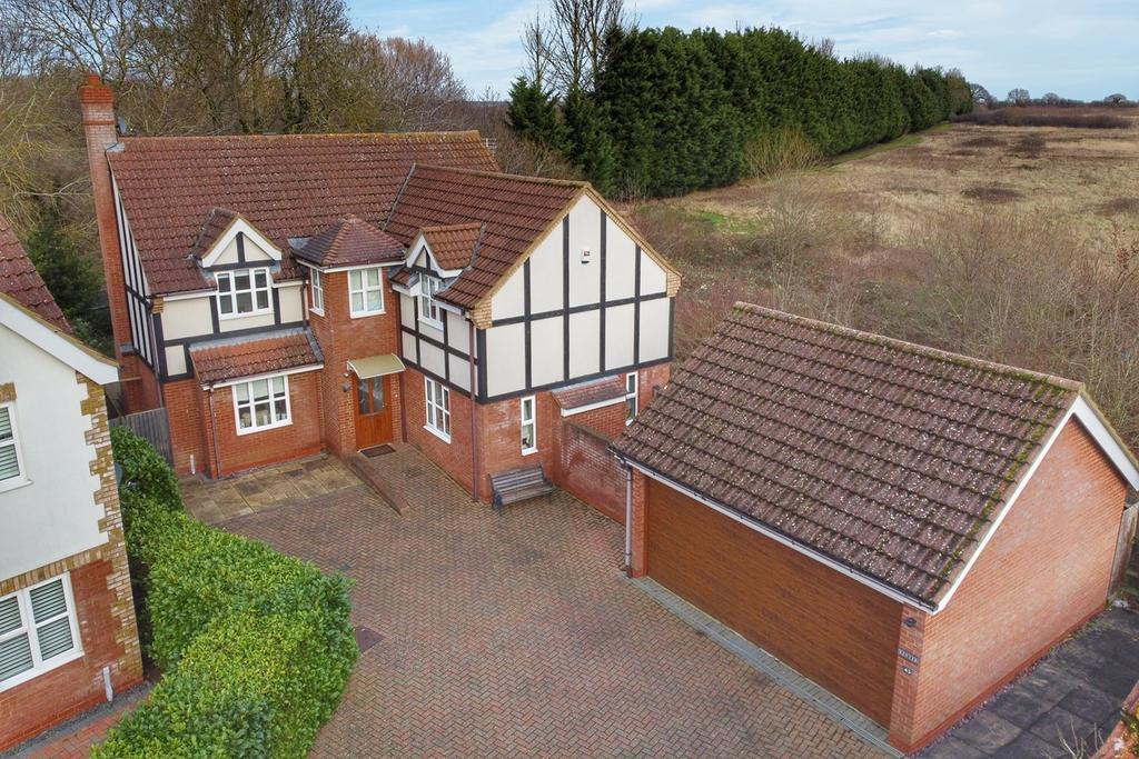 Trafalgar Drive, Flitwick, MK45 5 bed detached house for sale £675,000