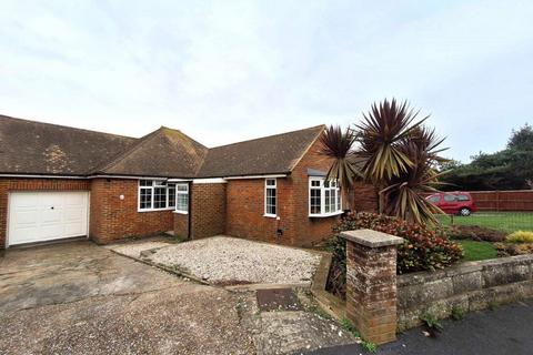 3 bedroom bungalow to rent - Royston Gardens, Bexhill on Sea