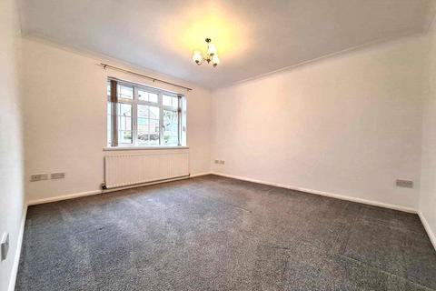 3 bedroom bungalow to rent - Royston Gardens, Bexhill on Sea