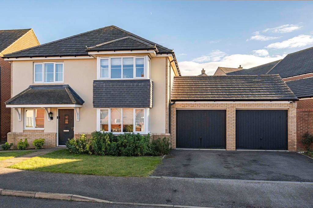 Harrow Way, Shefford, SG17 4 bed detached house for sale £550,000