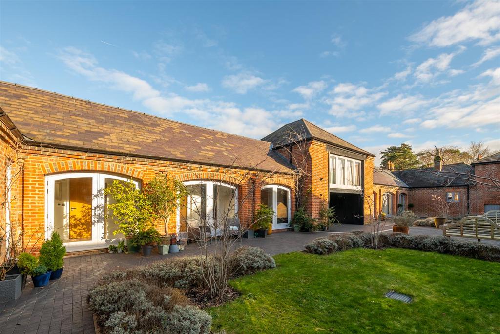 Malthouse Lane, Horley 4 bed house £725,000