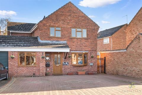 4 bedroom link detached house for sale, Seward Road, Evesham WR11