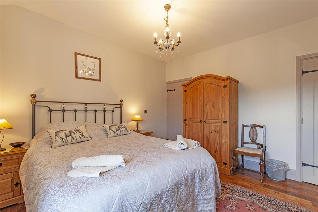 Bedroom 1-2.jpg