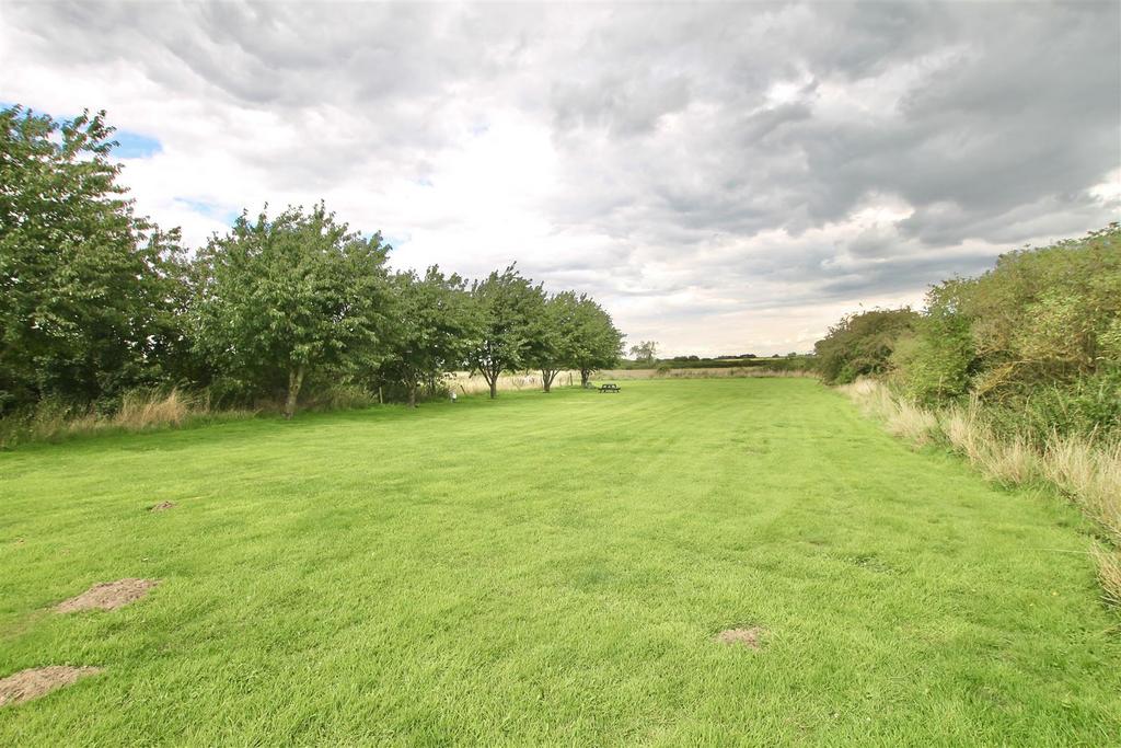 Navenby Lane, Bassingham, Lincoln 5 bed property with land for sale £295,000