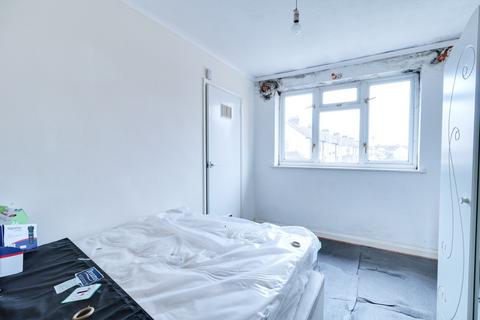 2 bedroom maisonette for sale, Stirling Close, Rainham RM13