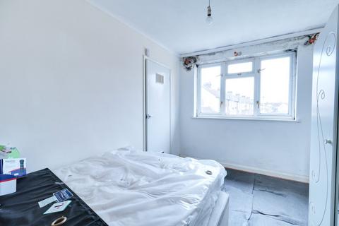 78 Stirling Close, Rainham, RM13 9NJ