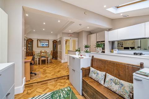 36 Lyndhurst Road, London, E4 9JU
