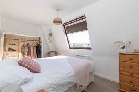 Flat 5, Playhouse Court Bath Road, Cheltenham, GL53 7HJ
