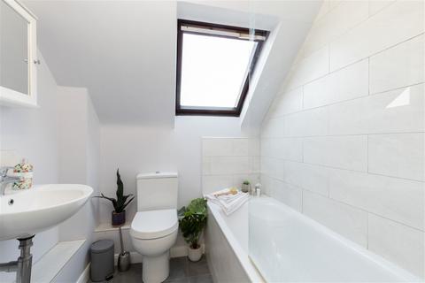 Flat 5, Playhouse Court Bath Road, Cheltenham, GL53 7HJ