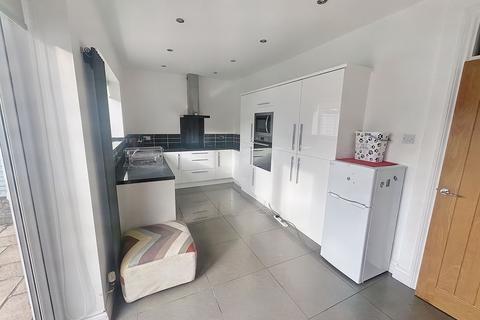 4 bedroom semi-detached house for sale, Bowness Road, Whickham, Newcastle upon Tyne, Tyne and Wear, NE16 4EZ