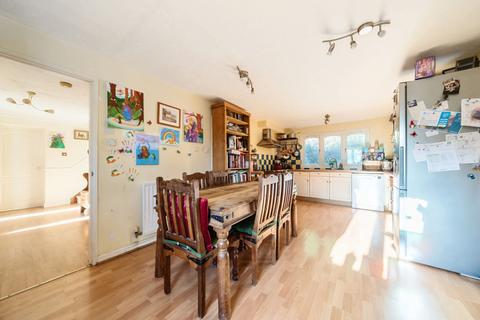 2 Deepdene, Haslemere, GU27 1RE