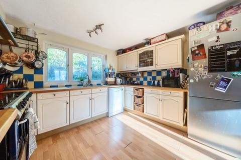 2 Deepdene, Haslemere, GU27 1RE