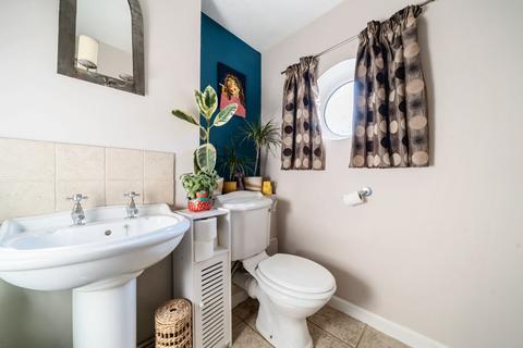2 Deepdene, Haslemere, GU27 1RE