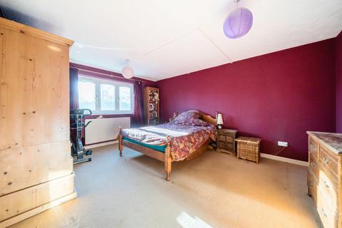 2 Deepdene, Haslemere, GU27 1RE