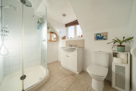 2 Deepdene, Haslemere, GU27 1RE