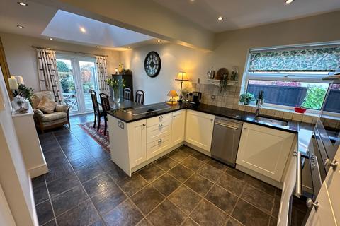 16 Welland Close, Burton-on-trent, DE15 0AG