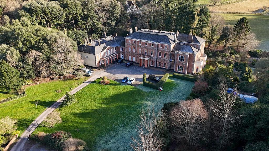 Newton Abbot TQ12 1 bed ground floor flat for sale £112,500