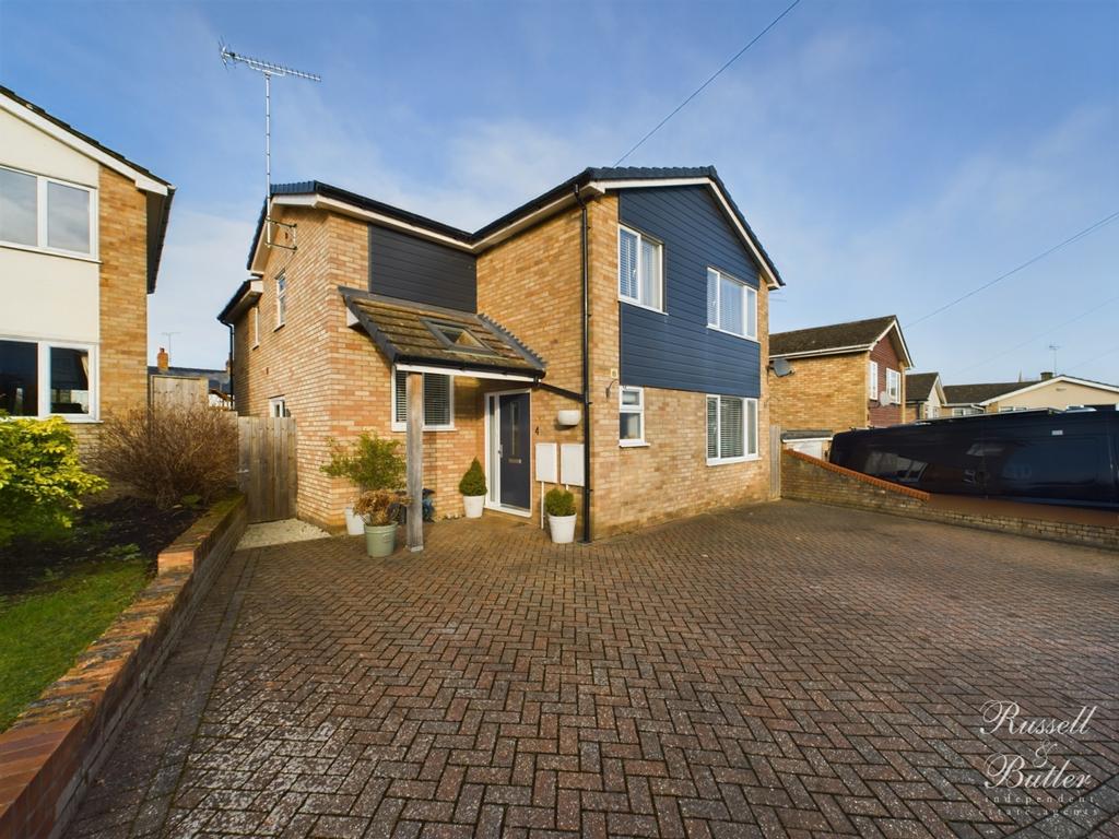 Sandhurst Drive, Buckingham 4 bed detached house for sale £599,995