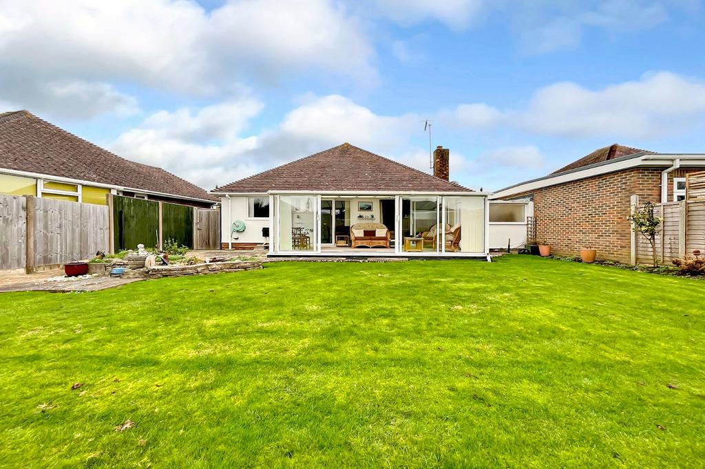 Frobisher Close, GoringbySea, Worthing, West Sussex 2 bed bungalow