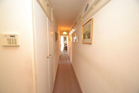 2 bedroom ground floor flat for sale, Shipley, Shipley BD18