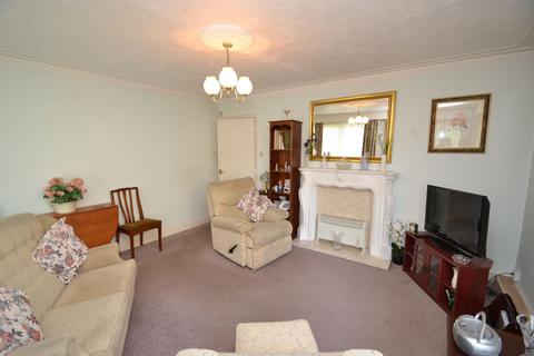 2 bedroom ground floor flat for sale, Shipley, Shipley BD18