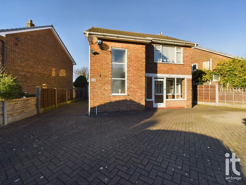 Avondale Avenue, Hazel Grove, Stockport, SK7 3 bed detached house for