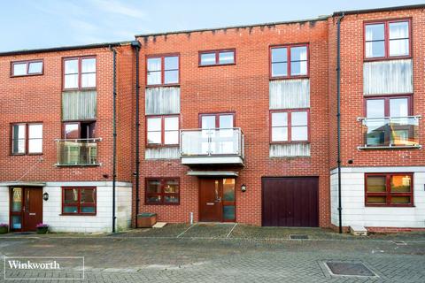 3 bedroom townhouse for sale, Canadian Way, Basingstoke, Hampshire, RG24