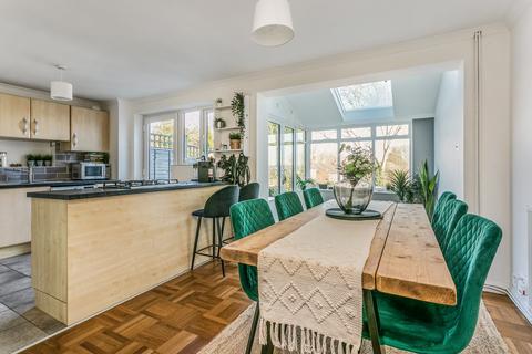 6 Lees Walk, Marlow, SL7 2PA