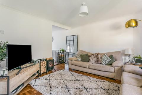 6 Lees Walk, Marlow, SL7 2PA