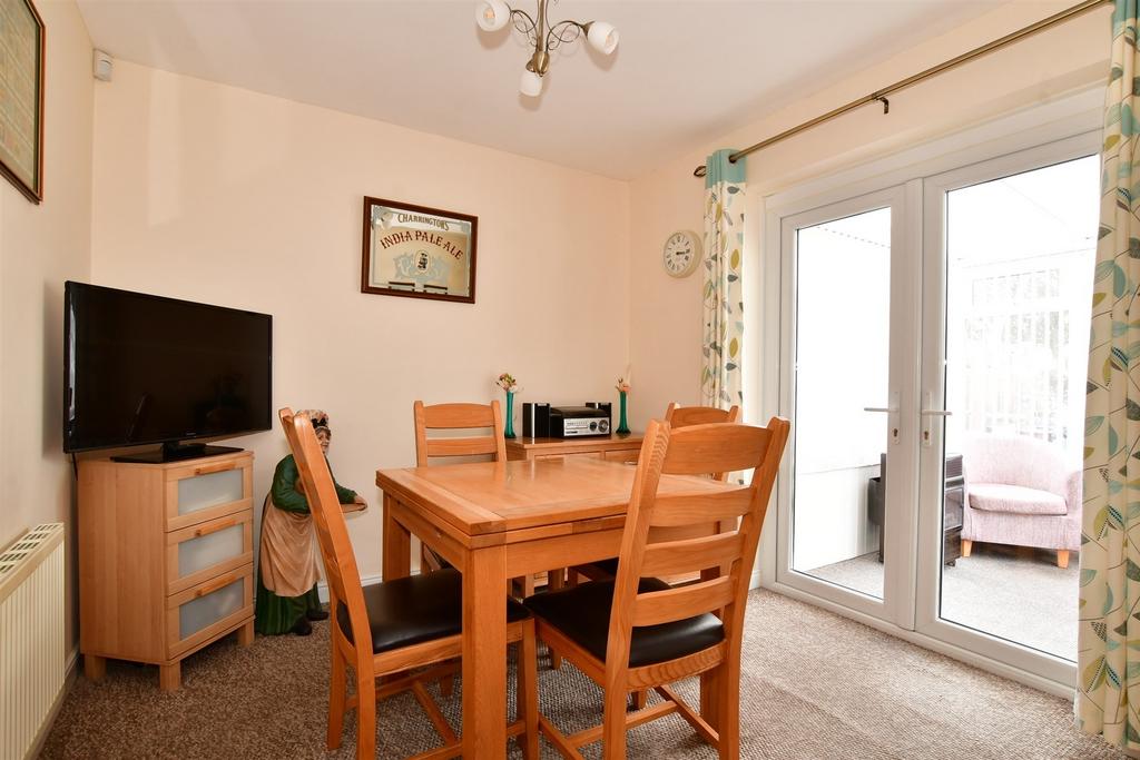 Cherbourg Crescent, Wayfield, Chatham, Kent 2 bed end of terrace house