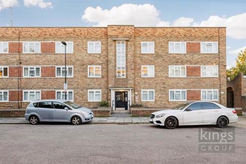 3 bedroom flat for sale, Devon Close, London, Greater London, N17 9HR